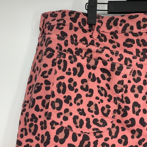 Torrid Shorts High Rise Midi Denim Pink Leopard Fray Stretch - Picture 13 of 15